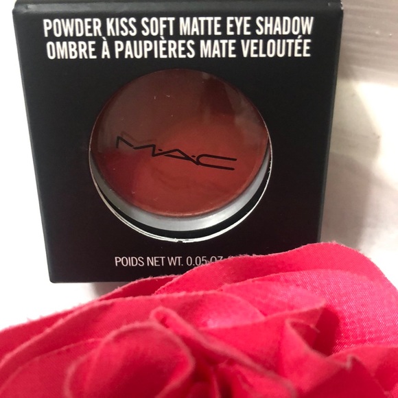 New MAC Devoted to Chili Powder Kiss Soft Matte Eye Shadow NIB - Picture 2 of 3